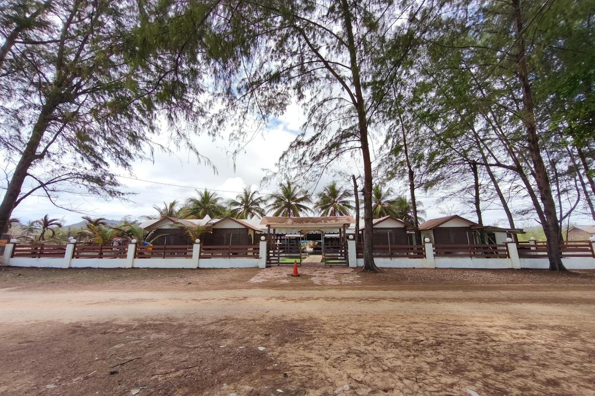 Alsafina Kijal Beach Resort & Restaurant Exterior foto