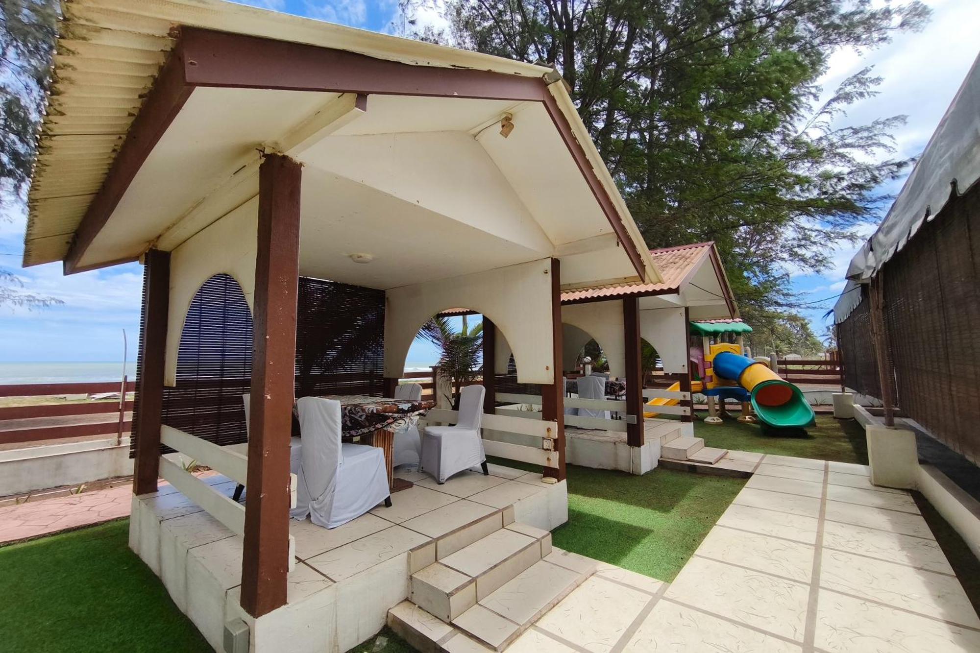 Alsafina Kijal Beach Resort & Restaurant Exterior foto